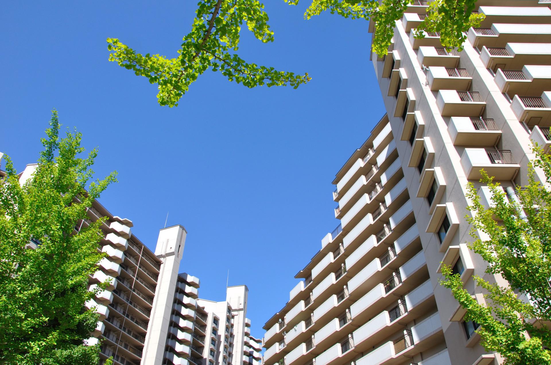 マンション外壁の洗浄 | 大阪のビルメンテナンスならアクシアビルメンテナンス