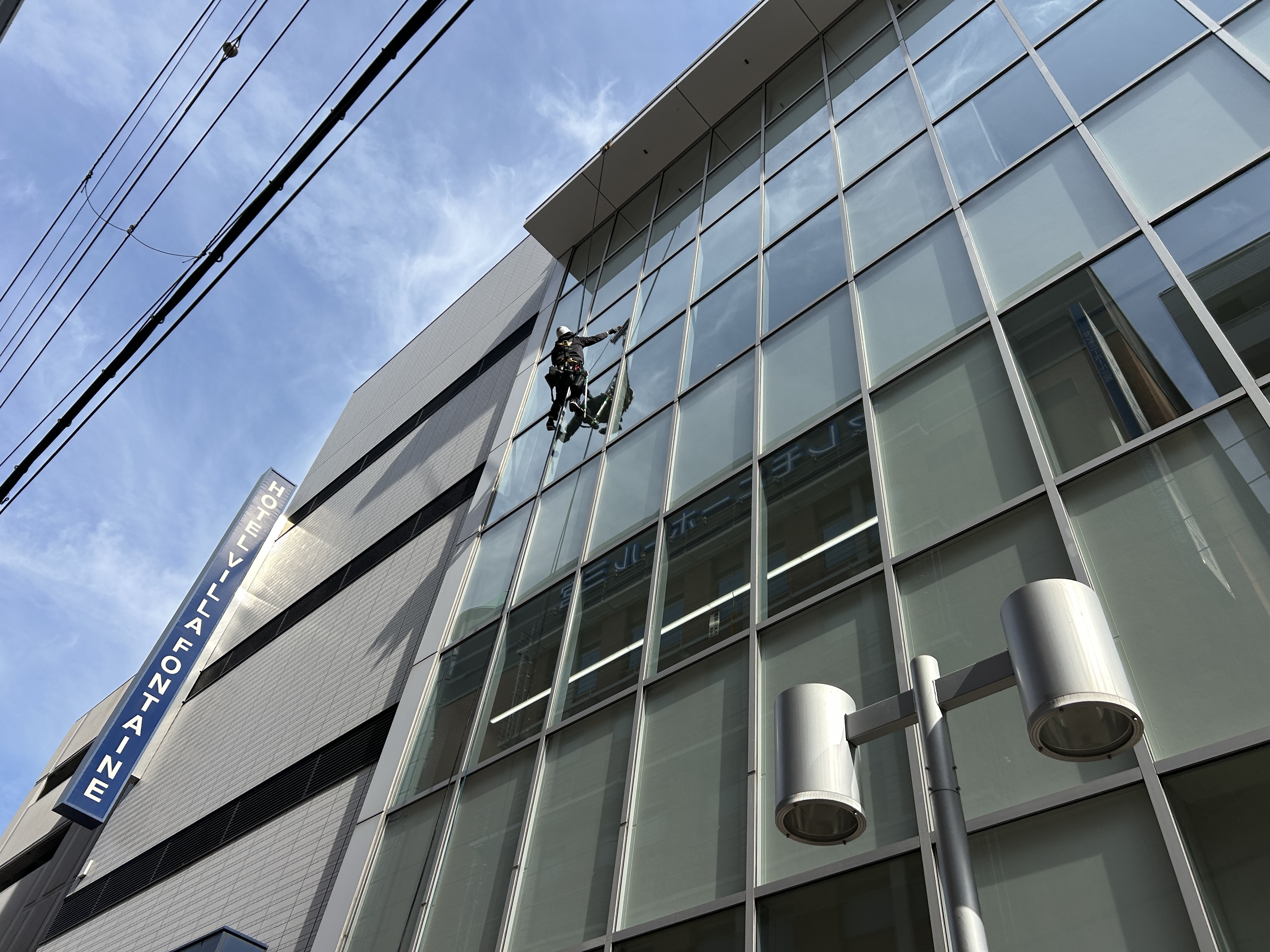 2. 専門技術による高所清掃